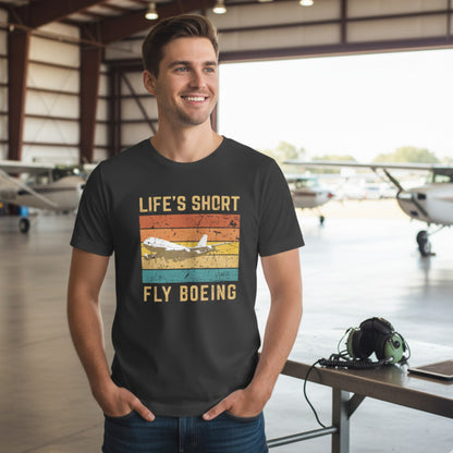 Statement Unisex T-Shirt mit Retro-Streifen & "Life's Short Fly Boeing" – Dein Statement für die Fliegerei