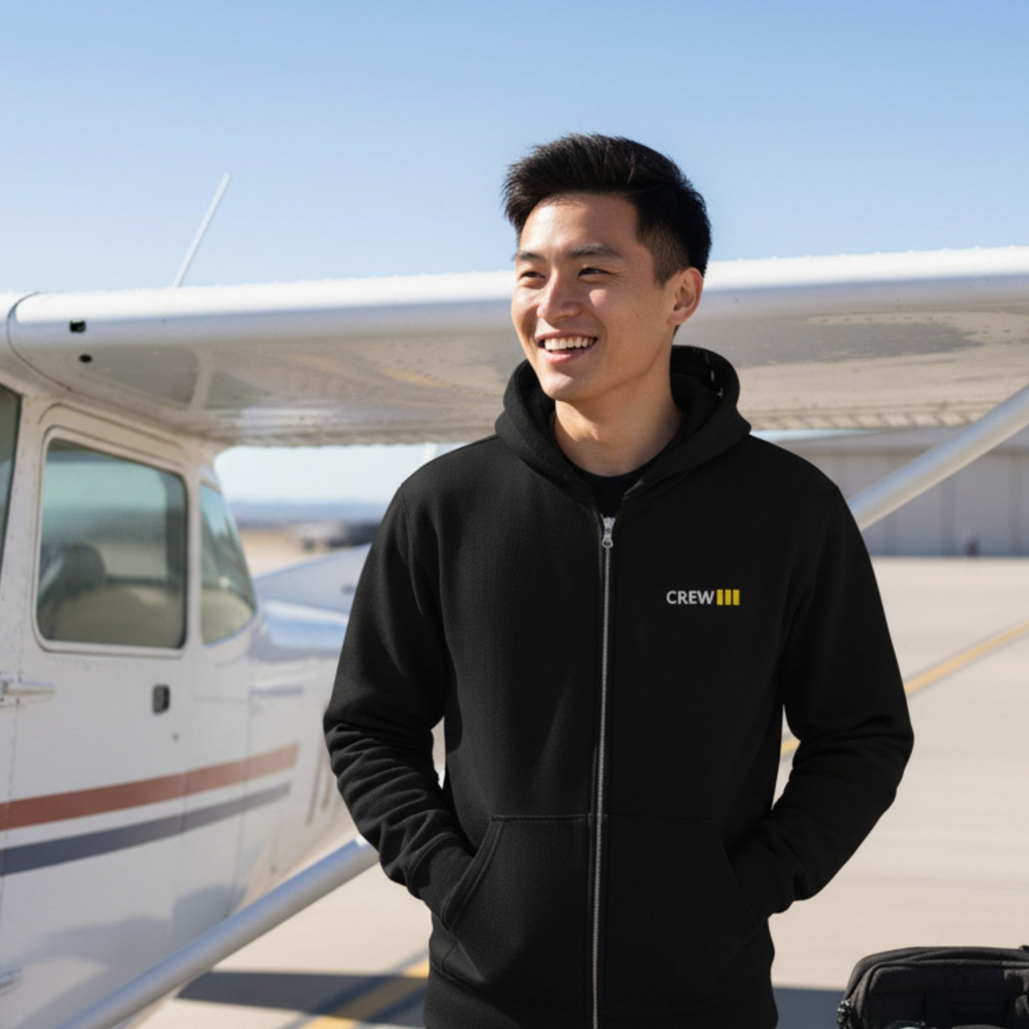 Piloten Zip-Hoodie mit 3-Rang-Streifen (First Officer) "CREW" - Stilvoller Zip-Hoodie mit Piloten-Rang