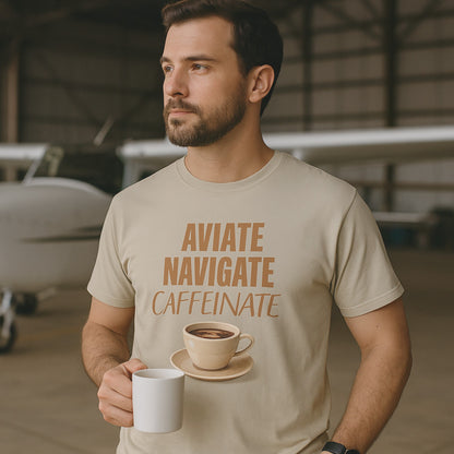 Piloten 100% Bio-Baumwoll Unisex T-Shirt – Aviate Navigate Caffeinate. Du brauchst deinen Kaffee zum Fliegen.